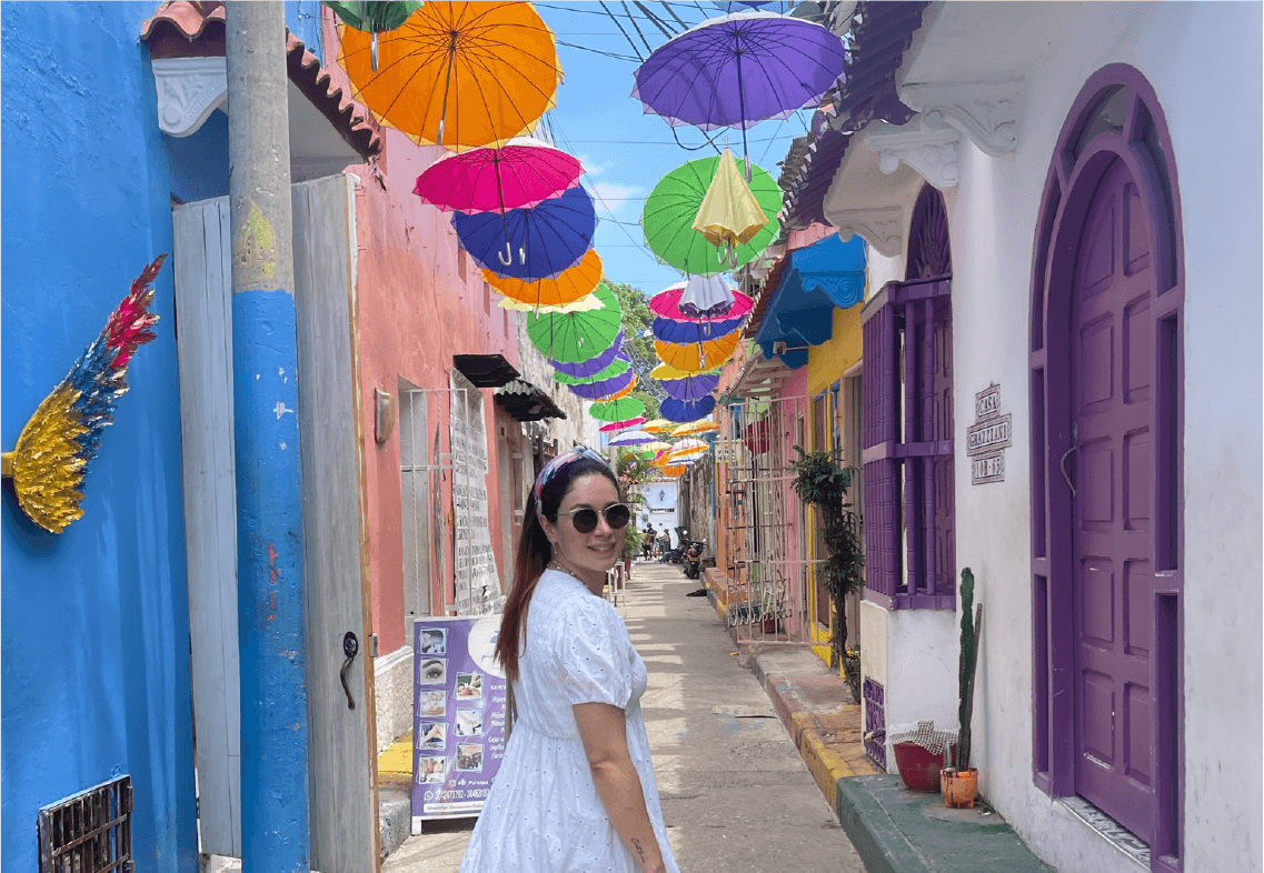 Calle colorida en Cartagena Colombia